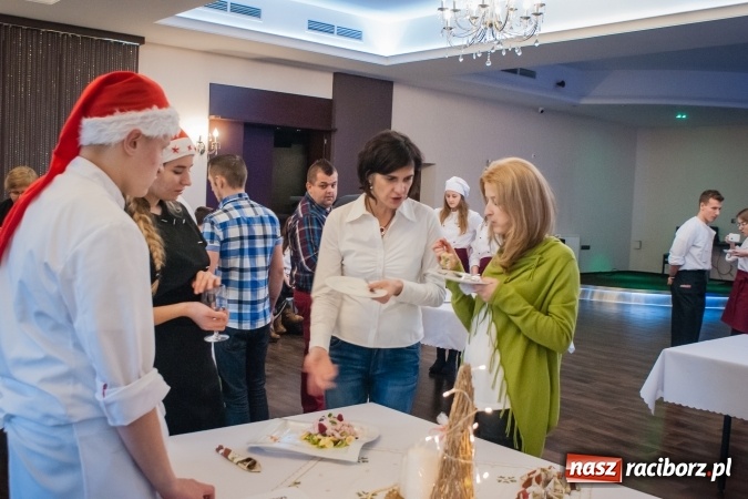 Zdjęcie w galerii na portalu naszraciborz.pl: Konkurs kulinarny Potrawy Wigilijne i Bożonarodzeniowe w CKZiU nr 1 wiadomości z regionu