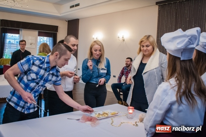 Zdjęcie w galerii na portalu naszraciborz.pl: Konkurs kulinarny Potrawy Wigilijne i Bożonarodzeniowe w CKZiU nr 1 wiadomości z regionu