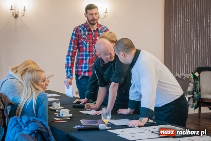 Zdjęcie w galerii na portalu naszraciborz.pl: Konkurs kulinarny Potrawy Wigilijne i Bożonarodzeniowe w CKZiU nr 1 wiadomości z regionu