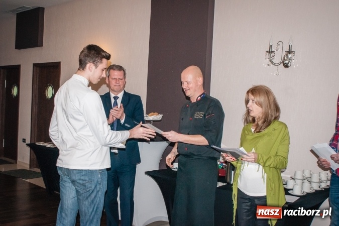 Zdjęcie w galerii na portalu naszraciborz.pl: Konkurs kulinarny Potrawy Wigilijne i Bożonarodzeniowe w CKZiU nr 1 wiadomości z regionu