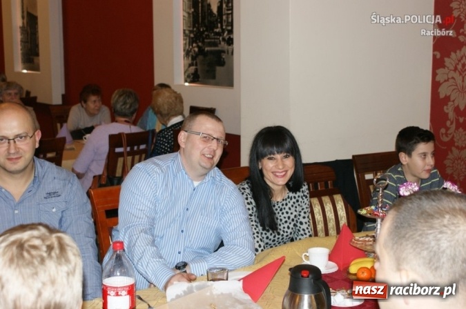 Zdjęcie w galerii na portalu naszraciborz.pl: Dzieci raciborskich mundurowych na spotkaniu z Mikołajem  wiadomości z regionu