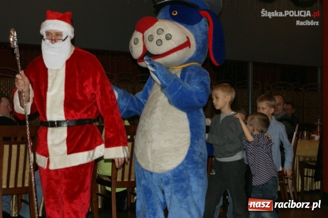Zdjęcie w galerii na portalu naszraciborz.pl: Dzieci raciborskich mundurowych na spotkaniu z Mikołajem  wiadomości z regionu