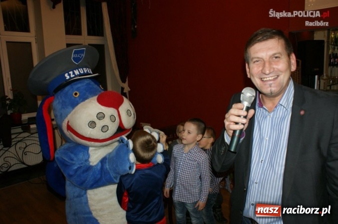 Zdjęcie w galerii na portalu naszraciborz.pl: Dzieci raciborskich mundurowych na spotkaniu z Mikołajem  wiadomości z regionu