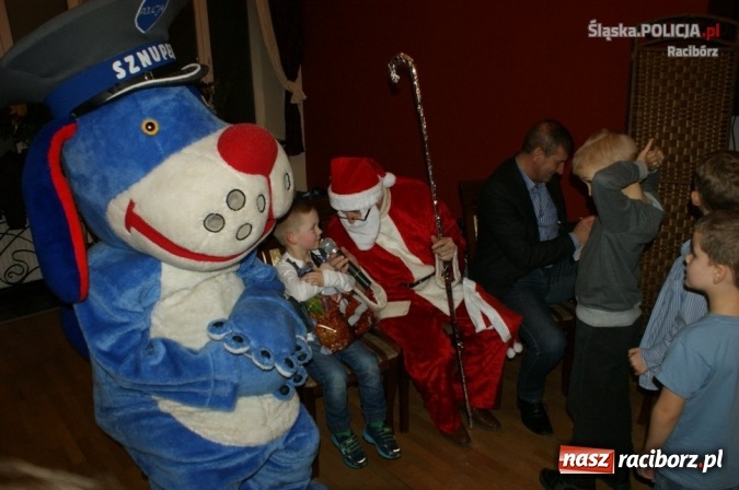 Zdjęcie w galerii na portalu naszraciborz.pl: Dzieci raciborskich mundurowych na spotkaniu z Mikołajem  wiadomości z regionu