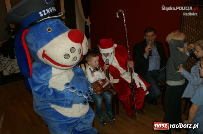 Zdjęcie w galerii na portalu naszraciborz.pl: Dzieci raciborskich mundurowych na spotkaniu z Mikołajem  wiadomości z regionu