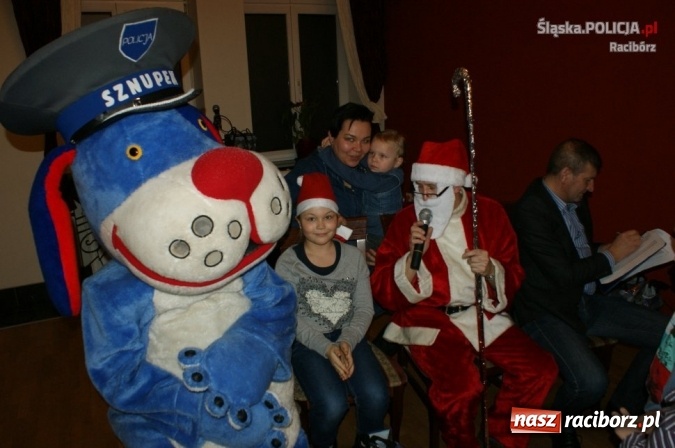 Zdjęcie w galerii na portalu naszraciborz.pl: Dzieci raciborskich mundurowych na spotkaniu z Mikołajem  wiadomości z regionu