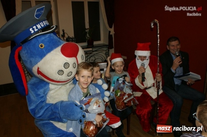 Zdjęcie w galerii na portalu naszraciborz.pl: Dzieci raciborskich mundurowych na spotkaniu z Mikołajem  wiadomości z regionu
