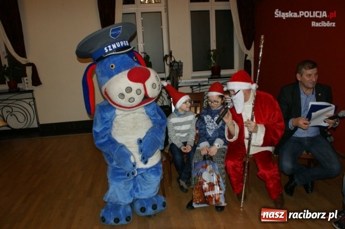 Zdjęcie w galerii na portalu naszraciborz.pl: Dzieci raciborskich mundurowych na spotkaniu z Mikołajem  wiadomości z regionu