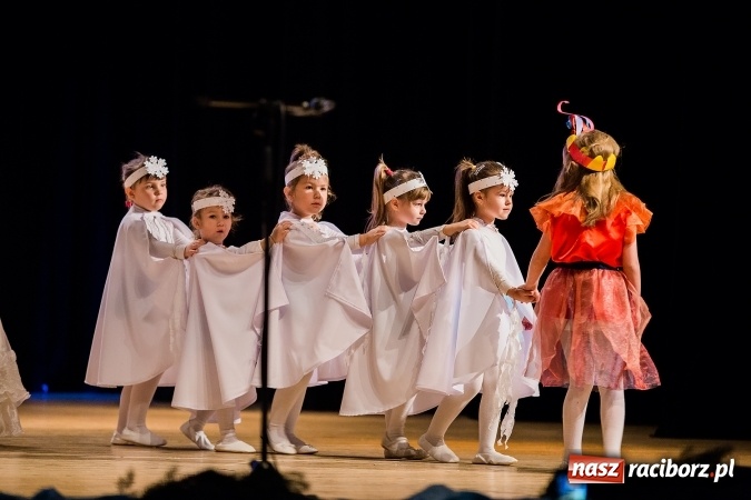 Zdjęcie w galerii na portalu naszraciborz.pl: Przedszkole nr 15 wystąpiło w Raciborskim Centrum Kultury wiadomości z regionu