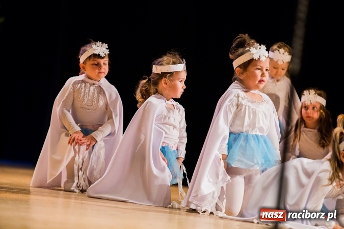 Zdjęcie w galerii na portalu naszraciborz.pl: Przedszkole nr 15 wystąpiło w Raciborskim Centrum Kultury wiadomości z regionu