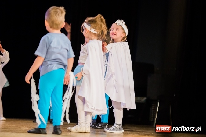 Zdjęcie w galerii na portalu naszraciborz.pl: Przedszkole nr 15 wystąpiło w Raciborskim Centrum Kultury wiadomości z regionu