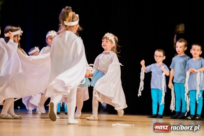 Zdjęcie w galerii na portalu naszraciborz.pl: Przedszkole nr 15 wystąpiło w Raciborskim Centrum Kultury wiadomości z regionu