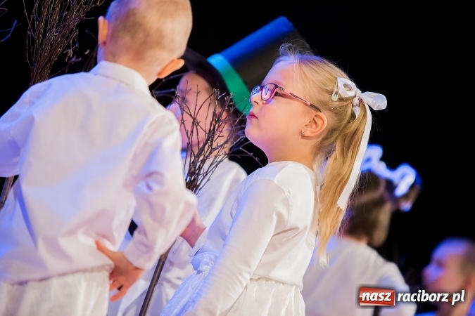 Zdjęcie w galerii na portalu naszraciborz.pl: Przedszkole nr 15 wystąpiło w Raciborskim Centrum Kultury wiadomości z regionu