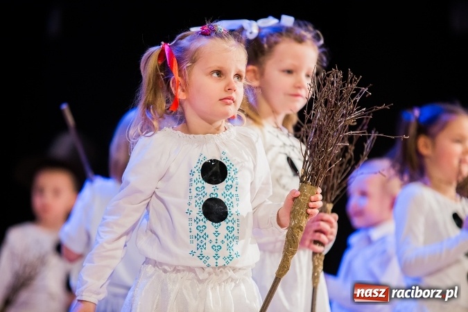 Zdjęcie w galerii na portalu naszraciborz.pl: Przedszkole nr 15 wystąpiło w Raciborskim Centrum Kultury wiadomości z regionu