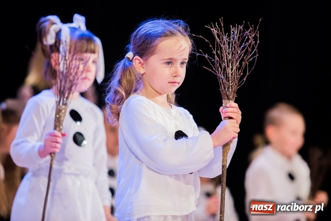 Zdjęcie w galerii na portalu naszraciborz.pl: Przedszkole nr 15 wystąpiło w Raciborskim Centrum Kultury wiadomości z regionu