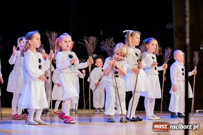 Zdjęcie w galerii na portalu naszraciborz.pl: Przedszkole nr 15 wystąpiło w Raciborskim Centrum Kultury wiadomości z regionu