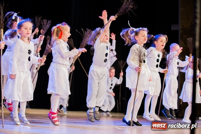 Zdjęcie w galerii na portalu naszraciborz.pl: Przedszkole nr 15 wystąpiło w Raciborskim Centrum Kultury wiadomości z regionu