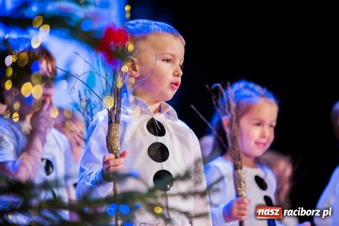 Zdjęcie w galerii na portalu naszraciborz.pl: Przedszkole nr 15 wystąpiło w Raciborskim Centrum Kultury wiadomości z regionu