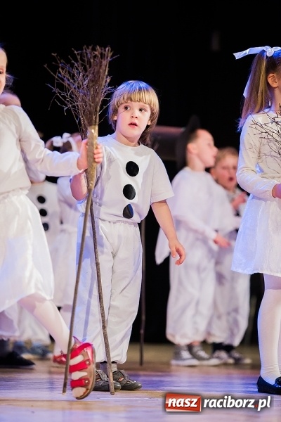 Zdjęcie w galerii na portalu naszraciborz.pl: Przedszkole nr 15 wystąpiło w Raciborskim Centrum Kultury wiadomości z regionu