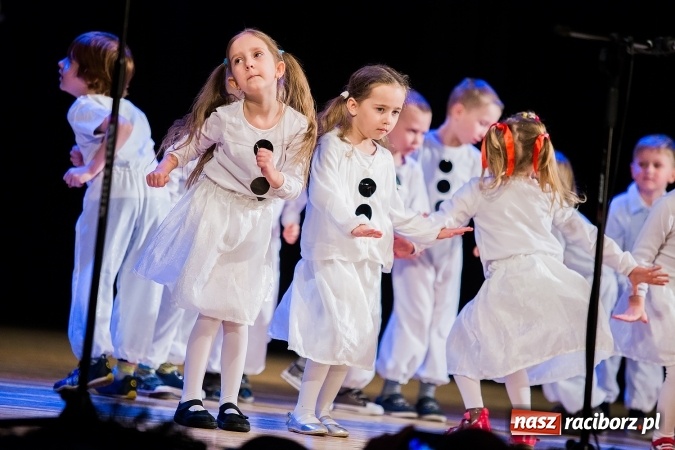 Zdjęcie w galerii na portalu naszraciborz.pl: Przedszkole nr 15 wystąpiło w Raciborskim Centrum Kultury wiadomości z regionu