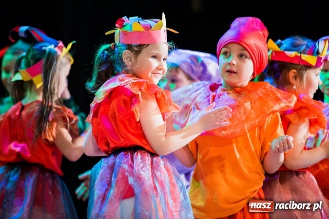 Zdjęcie w galerii na portalu naszraciborz.pl: Przedszkole nr 15 wystąpiło w Raciborskim Centrum Kultury wiadomości z regionu