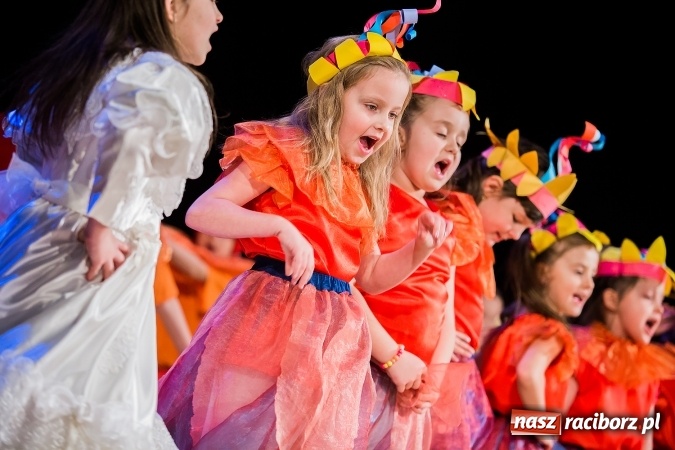 Zdjęcie w galerii na portalu naszraciborz.pl: Przedszkole nr 15 wystąpiło w Raciborskim Centrum Kultury wiadomości z regionu