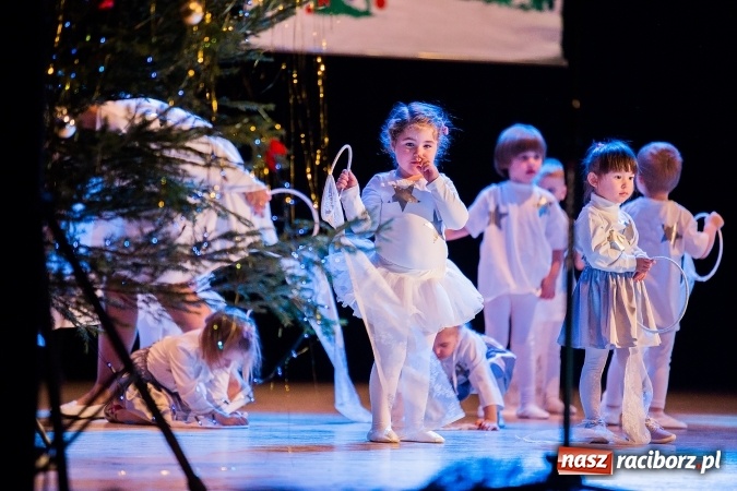 Zdjęcie w galerii na portalu naszraciborz.pl: Przedszkole nr 15 wystąpiło w Raciborskim Centrum Kultury wiadomości z regionu