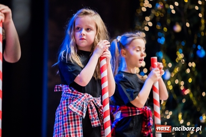 Zdjęcie w galerii na portalu naszraciborz.pl: Przedszkole nr 15 wystąpiło w Raciborskim Centrum Kultury wiadomości z regionu