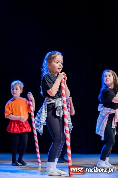 Zdjęcie w galerii na portalu naszraciborz.pl: Przedszkole nr 15 wystąpiło w Raciborskim Centrum Kultury wiadomości z regionu