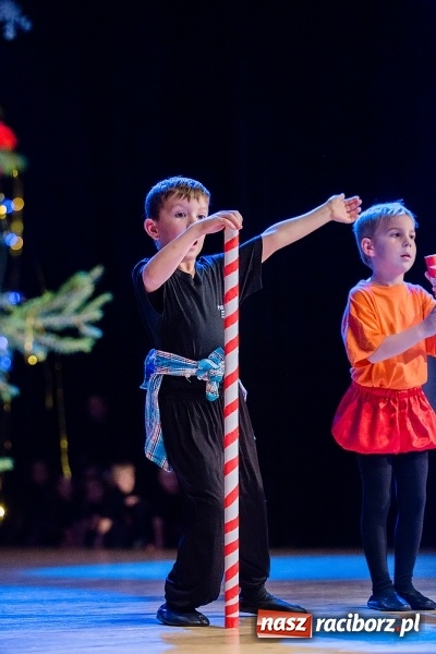 Zdjęcie w galerii na portalu naszraciborz.pl: Przedszkole nr 15 wystąpiło w Raciborskim Centrum Kultury wiadomości z regionu