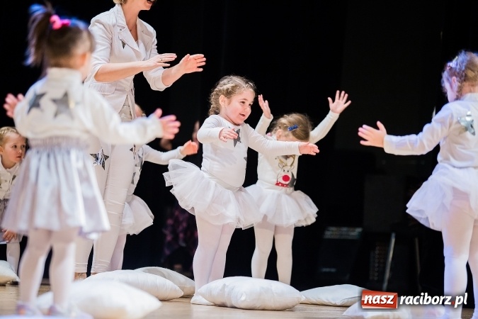 Zdjęcie w galerii na portalu naszraciborz.pl: Przedszkole nr 15 wystąpiło w Raciborskim Centrum Kultury wiadomości z regionu