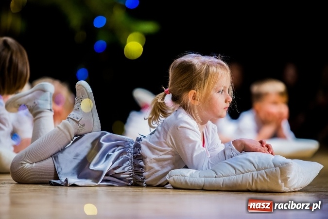 Zdjęcie w galerii na portalu naszraciborz.pl: Przedszkole nr 15 wystąpiło w Raciborskim Centrum Kultury wiadomości z regionu