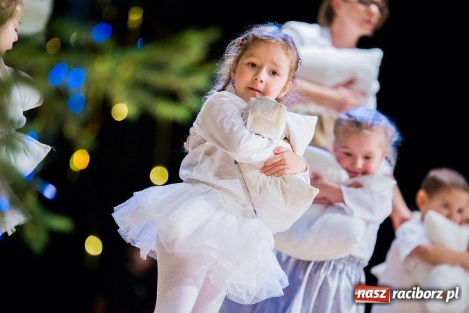 Zdjęcie w galerii na portalu naszraciborz.pl: Przedszkole nr 15 wystąpiło w Raciborskim Centrum Kultury wiadomości z regionu