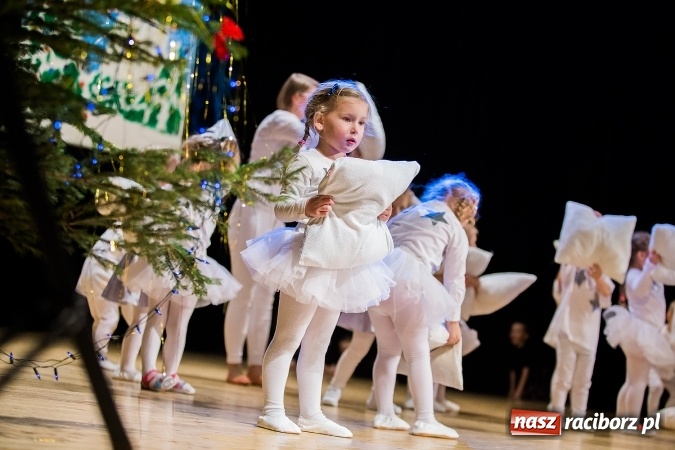 Zdjęcie w galerii na portalu naszraciborz.pl: Przedszkole nr 15 wystąpiło w Raciborskim Centrum Kultury wiadomości z regionu