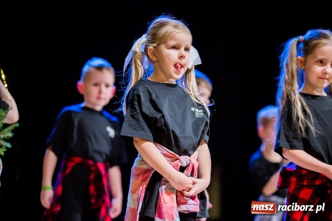 Zdjęcie w galerii na portalu naszraciborz.pl: Przedszkole nr 15 wystąpiło w Raciborskim Centrum Kultury wiadomości z regionu