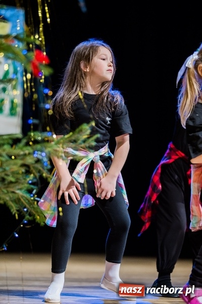 Zdjęcie w galerii na portalu naszraciborz.pl: Przedszkole nr 15 wystąpiło w Raciborskim Centrum Kultury wiadomości z regionu