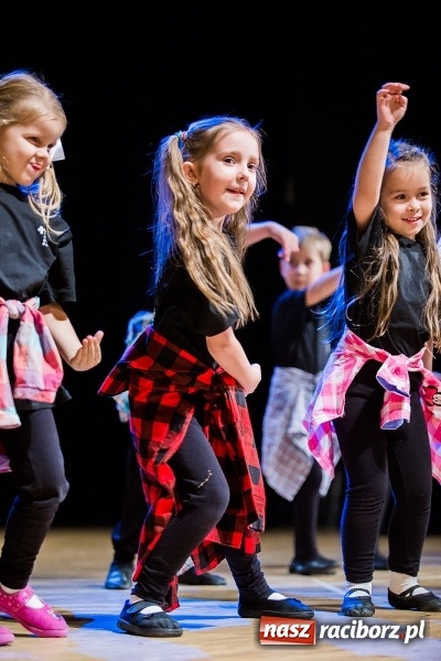 Zdjęcie w galerii na portalu naszraciborz.pl: Przedszkole nr 15 wystąpiło w Raciborskim Centrum Kultury wiadomości z regionu