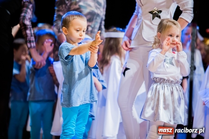 Zdjęcie w galerii na portalu naszraciborz.pl: Przedszkole nr 15 wystąpiło w Raciborskim Centrum Kultury wiadomości z regionu