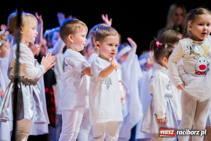 Zdjęcie w galerii na portalu naszraciborz.pl: Przedszkole nr 15 wystąpiło w Raciborskim Centrum Kultury wiadomości z regionu