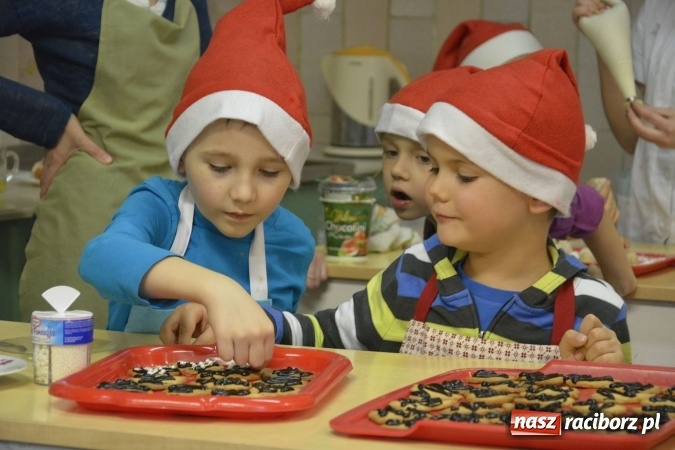 Zdjęcie w galerii na portalu naszraciborz.pl: Mikołaje z Osiemnastki kucharzyły w CKZiU nr 1 wiadomości z regionu
