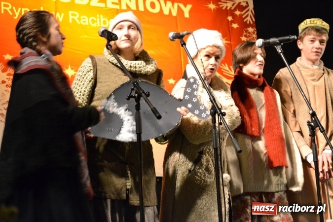 Zdjęcie w galerii na portalu naszraciborz.pl: Strzecha i Tetraedr na raciborskim jarmarku wiadomości z regionu