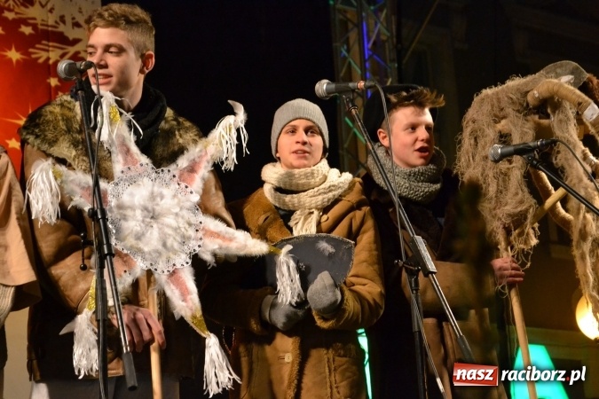 Zdjęcie w galerii na portalu naszraciborz.pl: Strzecha i Tetraedr na raciborskim jarmarku wiadomości z regionu