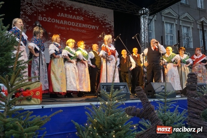 Zdjęcie w galerii na portalu naszraciborz.pl: Strzecha i Tetraedr na raciborskim jarmarku wiadomości z regionu