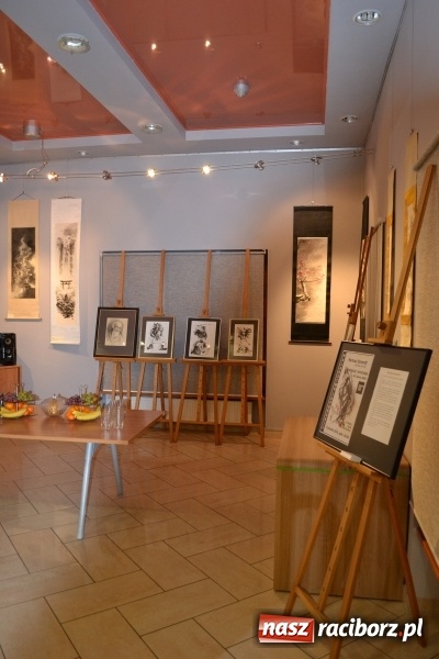 Zdjęcie w galerii na portalu naszraciborz.pl: W Galerii OBOK odbył się wernisaż wystawy pt. Kłaniając się wiśni  wiadomości z regionu