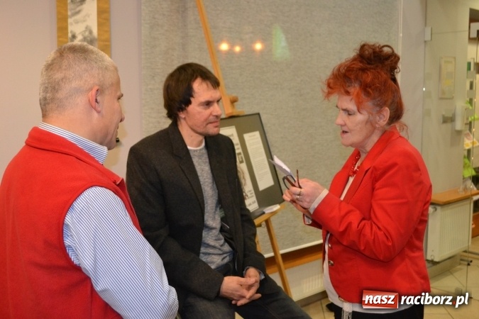 Zdjęcie w galerii na portalu naszraciborz.pl: W Galerii OBOK odbył się wernisaż wystawy pt. Kłaniając się wiśni  wiadomości z regionu