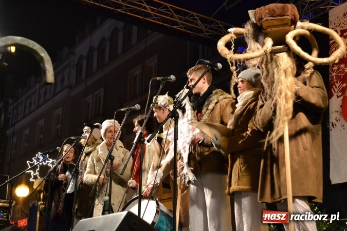 Zdjęcie w galerii na portalu naszraciborz.pl: Występy Raciborskiego Centrum Kultury podczas Jarmarku Bożonarodzeniowego wiadomości z regionu
