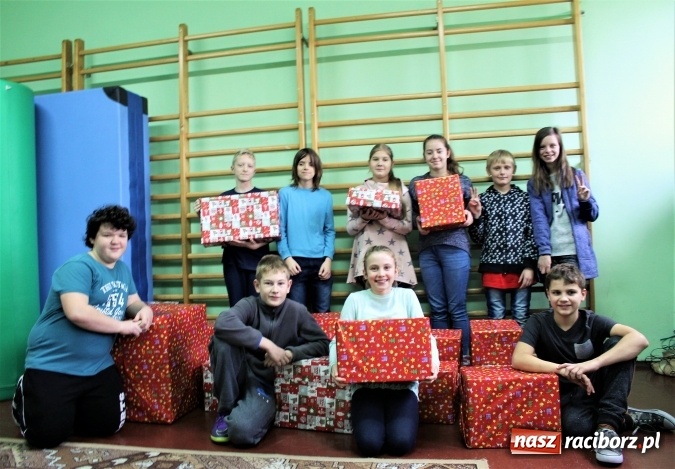 Zdjęcie w galerii na portalu naszraciborz.pl: Jeden za wszystkich, wszyscy za jednego – Szlachetna Paczka w Dwójce  wiadomości z regionu