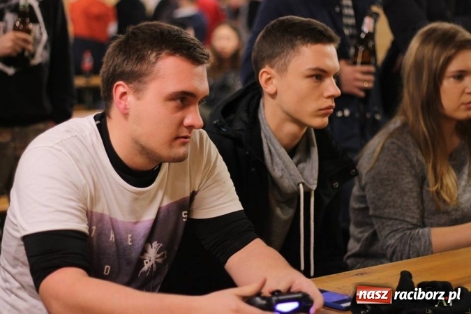 Zdjęcie w galerii na portalu naszraciborz.pl: III Turniej Mikołajkowy FIFA 2017 za nami wiadomości z regionu