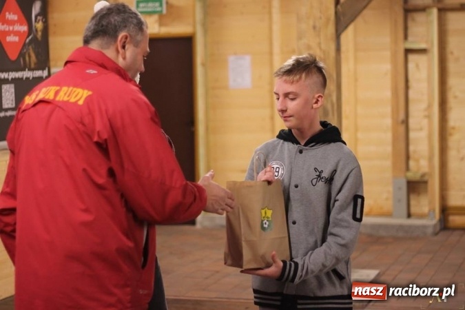Zdjęcie w galerii na portalu naszraciborz.pl: III Turniej Mikołajkowy FIFA 2017 za nami wiadomości z regionu