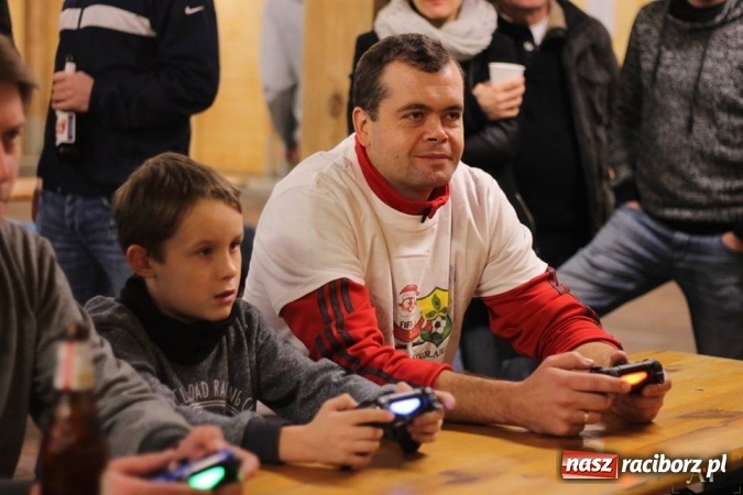 Zdjęcie w galerii na portalu naszraciborz.pl: III Turniej Mikołajkowy FIFA 2017 za nami wiadomości z regionu